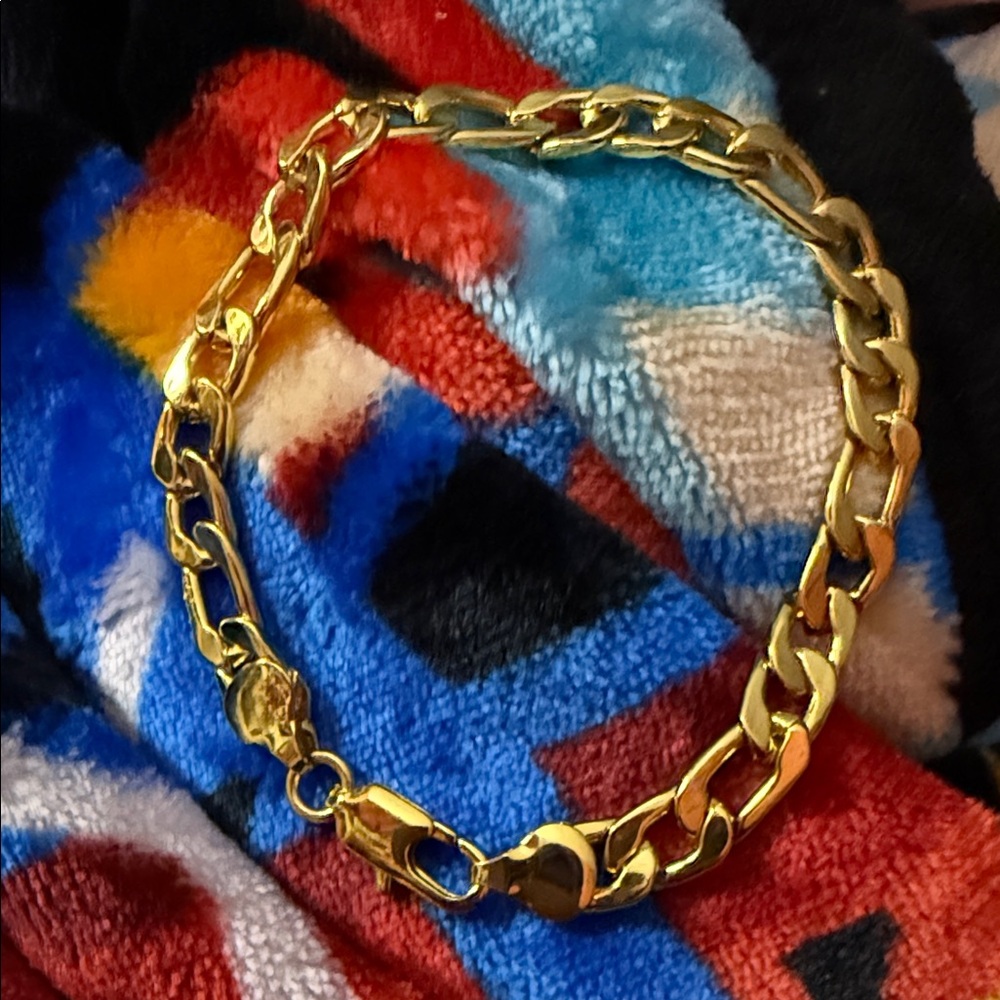 New Mens 8.5” Gold Figero Chain Bracelet gold over stainless steel safety clasp